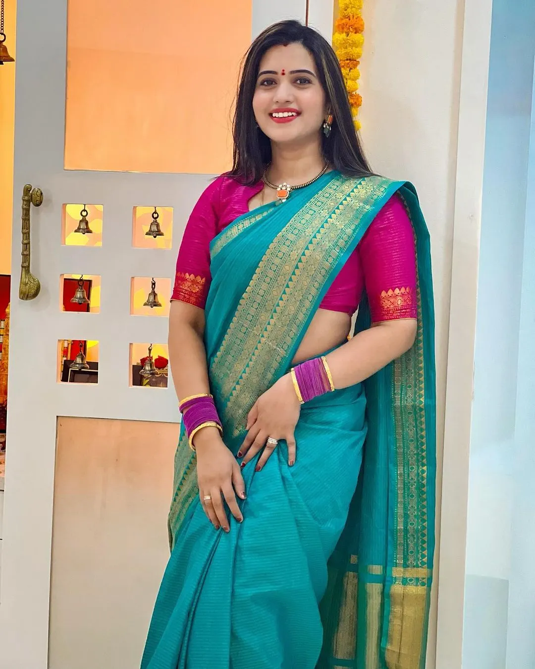 INDIAN TV ACTRESS SRAVANTHI CHOKARAPU IN GREEN SAREE RED BLOUSE 6